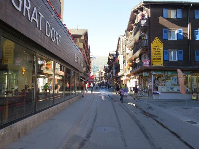 wir schlendern durch Zermatt 1605 m.ü.M...