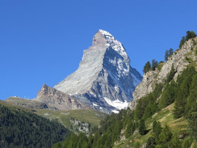 plötzlich zeigt sich unvermittelt das Matterhorn. Er wird uns in den nächsten zwei Tagen dauernd begleiten