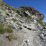 der Wanderweg führt einem nun zum ersten kleinen Felsabsatz