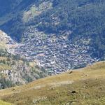 ...mit Tiefblick nach Zermatt, geht es weiter Richtung Hirli