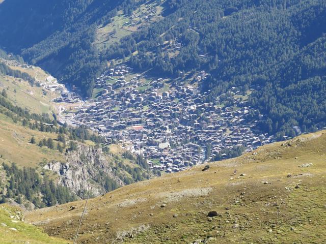 ...mit Tiefblick nach Zermatt, geht es weiter Richtung Hirli