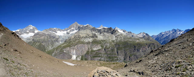 schönes Breitbildfoto mit Blick auf Dent Blanche, Ober Gabelhorn, Zinalrothorn und Mettelhorn