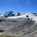 schönes Breitbildfoto mit Blick auf den Furggletscher und Oberer Theodulgletscher