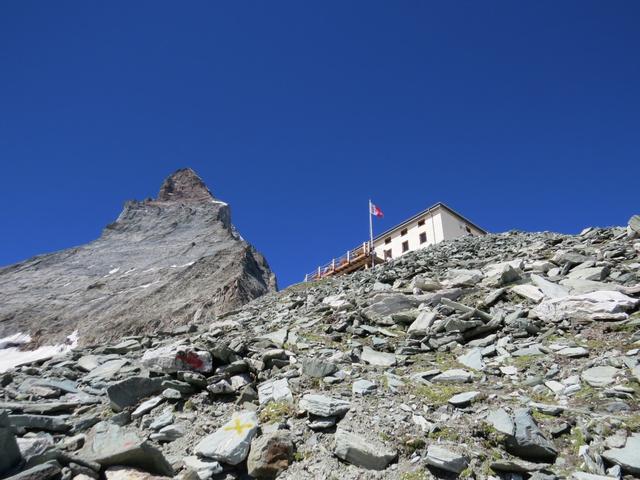 plötzlich taucht die Hörnlihütte vor uns auf