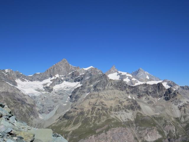 Ober Gabelhorn 4063m, Zinalrothorn 4221m und Weisshorn 4506m