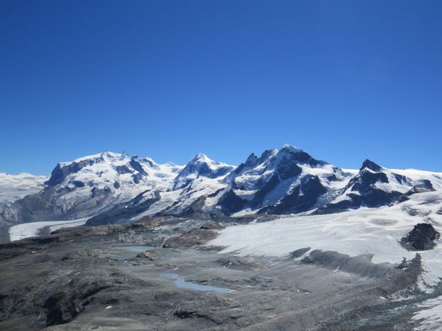 Dufourspitze 4634m, Monte Rosa 4554m, Liskamm 4479m, Castor 4223m, Pollux 4092m, Breithorn 4159m und Klein Matterhorn 3883m