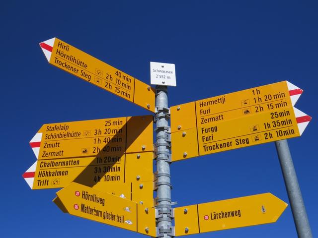 vorbei am Wegweiser Schwarzsee 2552 m.ü.M. wandern wir danach weiter zur Schönbielhütte