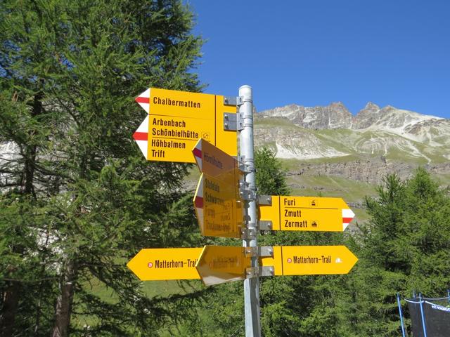 Wegweiser beim Bergrestaurant Stafelalp 2199 m.ü.M. unser Tagesziel bleibt weiterhin die Schönbielhütte