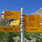 taleinwärts Richtung Zmuttgletscher laufen wir nun über diese breite Kiesstrasse zu der Weggabelung Punkt 2189 m.ü.M.