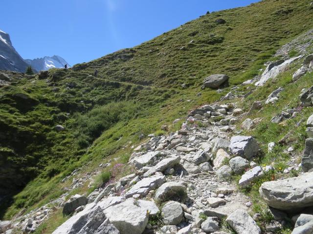 der Bergweg ist weiter sehr gut ersichtlich und markiert...