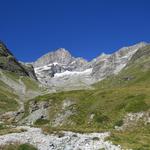 hoch über uns schiesst die befindliche Ober -Gabelhorn-Südwand in den Himmel