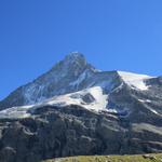 je länger wir taleinwärts laufen, je mehr ändert das Matterhorn sein Gesicht