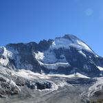 ...bis hinauf zu den imposanten Zacken des Dent d'Hérens