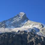 ...und haben zur Rechten das eindrucksvolle Panorama der Matterhorn-Nordwand ständig im Blick
