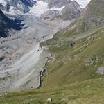 gut ersichtlich der Wanderweg der zur Schönbielhütte führt