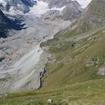 gut ersichtlich der Wanderweg der zur Schönbielhütte führt