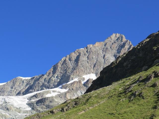 Blick hinauf zum Ober Gabelhorn