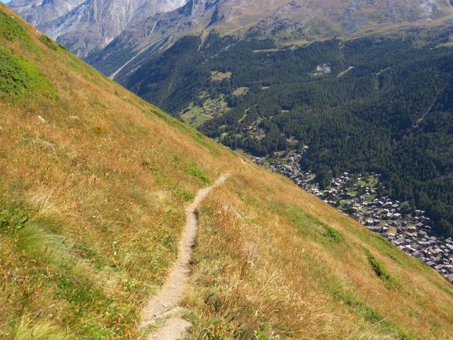 ...zieht der Bergweg nun talauswärts