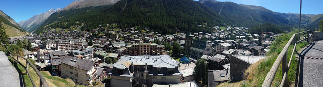 schönes Breitbildfoto aufgenommen bei Bodmen mit Blick auf Zermatt