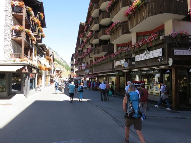 wir flanieren durch die Bahnhofstrasse