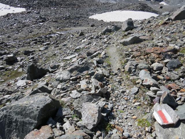 ...und vorbei an steinige Moränenwalle 2797 m.ü.M.,...