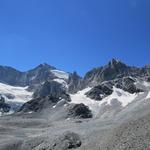 ...von gewaltigen Schotterflächen gebildete Hochtal