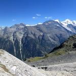 sehr schönes Breitbildfoto aufgenommen auf dem Kamm der riesigen Moräne. Was für ein Panorama!