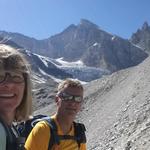 Erinnerungsfoto aufgenommen auf der riesigen Möräne des Unteren Stelligletscher