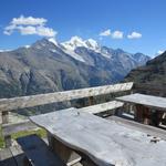 nach dem Duschen! und anziehen frischer Kleider, sitzen wir auf der schönen Terrasse und geniessen die Aussicht