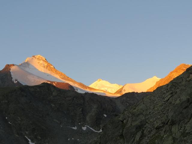 Blick auf Brunegghorn, Weisshorn und Bishorn