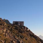 Blick zur traumhaft gelegenen Topalihütte