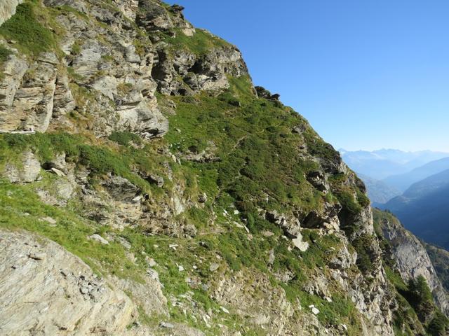 hier haben wir eine schöne Sicht in die beeindruckende Steilflanke unseres Abstiegs...