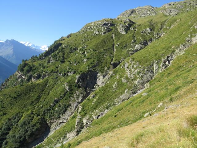 der wilde Rosszügji Graben taucht vor uns auf