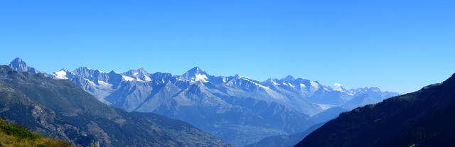 superschönes Breitbildfoto mit Bietschhorn links und Aletschhorn rechts