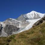 rechts von uns taucht ein anderer Bergriese auf, das Weisshorn mit seiner ganzen weissen Pracht