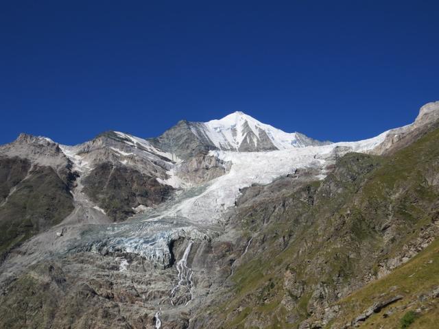 Blick hinauf zur Nordostflanke des Weisshorn, 2000 Meter über unseren Köpfen!