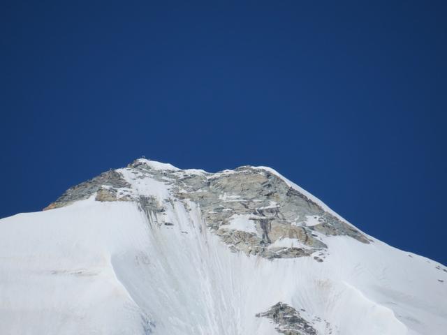 seht ihr die Bergsteiger auf dem Gipfel des Weisshorn?