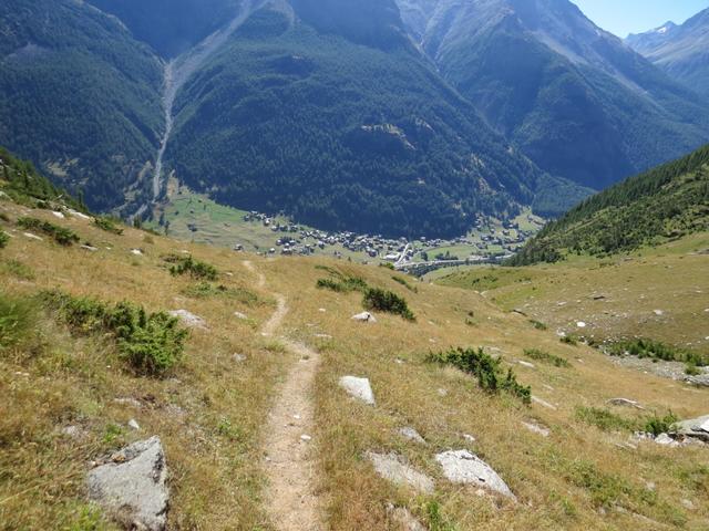 vorbei an Punkt 1731 m.ü.M. geht es fast endlos über vielen Kehren weiter abwärts...