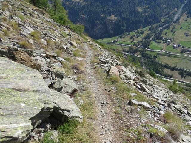 wir biegen in das Bergsturzgebiet von Randa ein. 1991 donnerten zwei gewaltige Bergstürze ins Tal hinunter