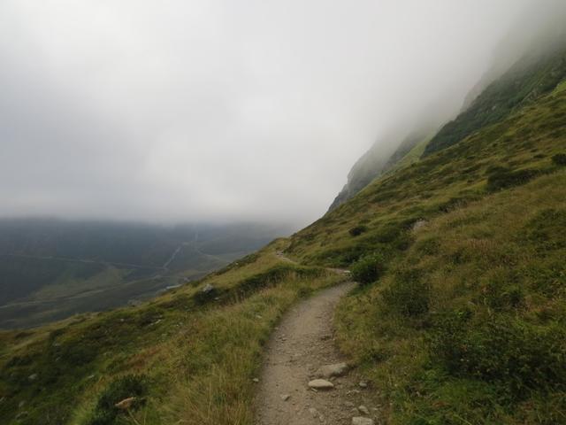 auf gutem Wanderweg mehr oder weniger den Höhenkurven entlang...