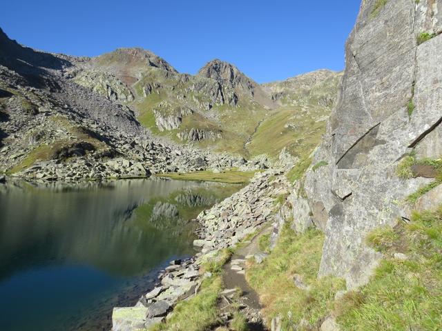 ...und gehen hinunter zum Tomasee 2345 m.ü.M. oder auf romanisch Lai da Tuma