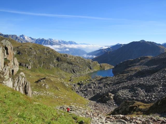 der Ausblick wird immer imposanter. Blick in die Surselva und zum Lai da Tuma