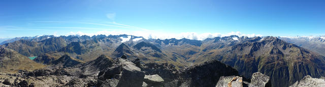 sehr schönes Breitbildfoto mit Blick in die Bündner und Tessiner Berge. Maighels, Pizzo Centrale usw.