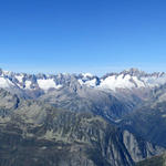 sehr schönes Breitbildfoto mit Blick in die Urner und Walliser Alpen. Dammastock, Sustenhorn usw.
