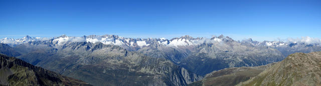 sehr schönes Breitbildfoto mit Blick in die Urner und Walliser Alpen. Dammastock, Sustenhorn usw.