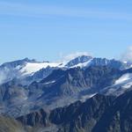 Blick zum Piz Medel mit Gletscher