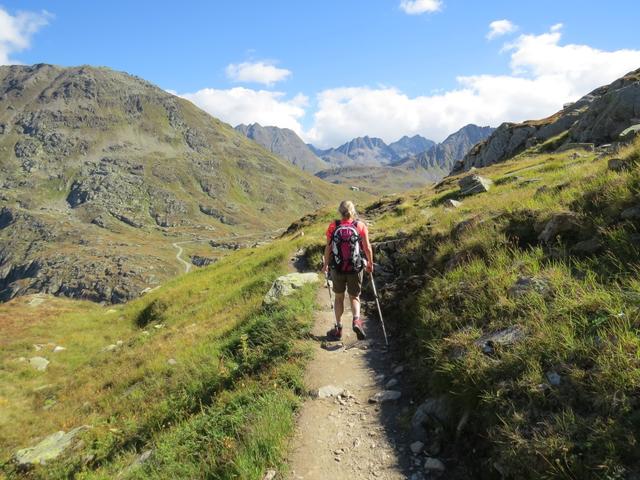 ...und folgen dem Wanderweg in südlicher Richtung