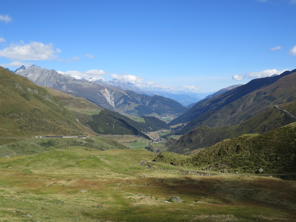 Blick in die Surselva nach Sedrun und Disentis