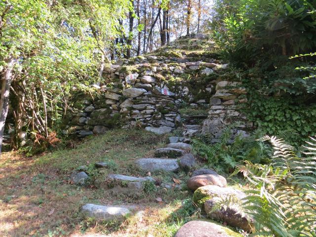 wer würde sonst darauf schliessen, das hier der Wanderweg hinaufführt