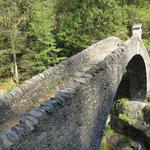 ...und wir stehen vor der eindrucksvollen Steinbogenbrücke unterhalb von Intragna